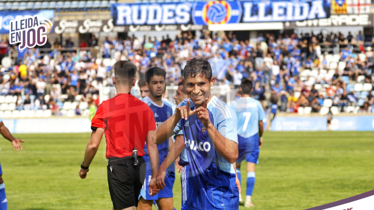 Becerra celebra el primer gol del partit.
