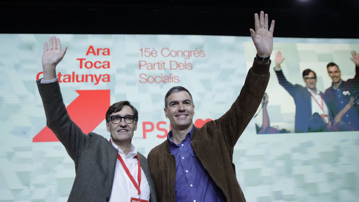 Salvador Illa y Pedro Sánchez, ayer en el Congreso del PSC. - KIKE RINCÓN / EUROPA PRESS