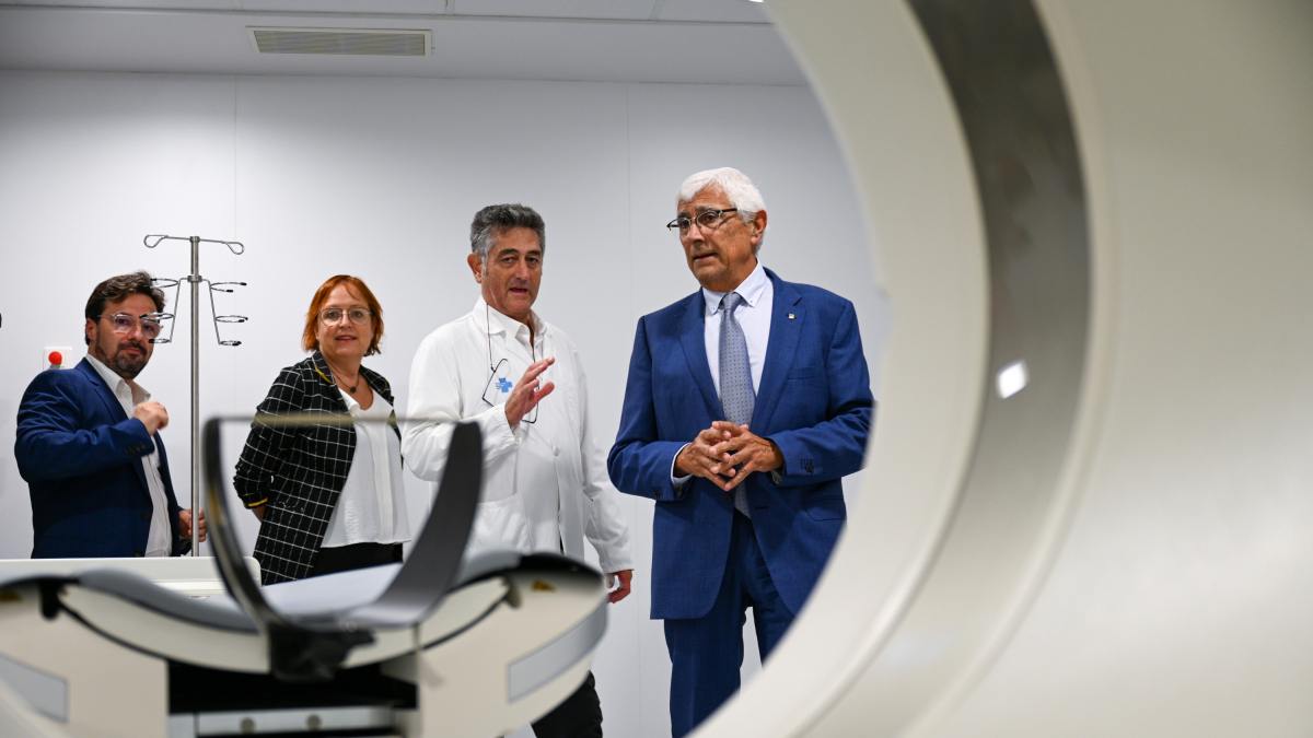 El conseller de Salut, Manel Balcells, durant una visita a les instal·lacions de l'Arnau de Vilanova de Lleida.