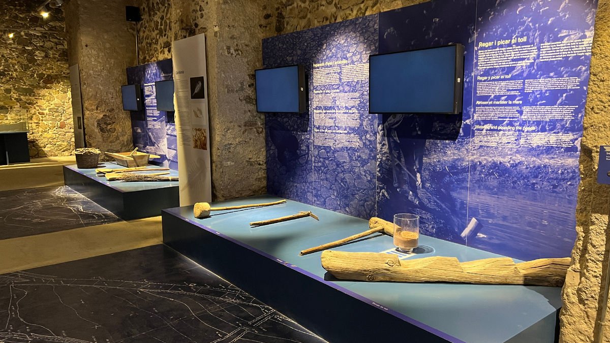 Detalle de herramientas en el Museu de la Sal de Gerri de la Sal. - ACN