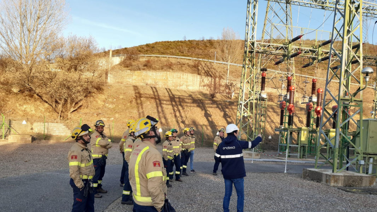 Alguns dels bombers que van participar en la formació. - ENDESA