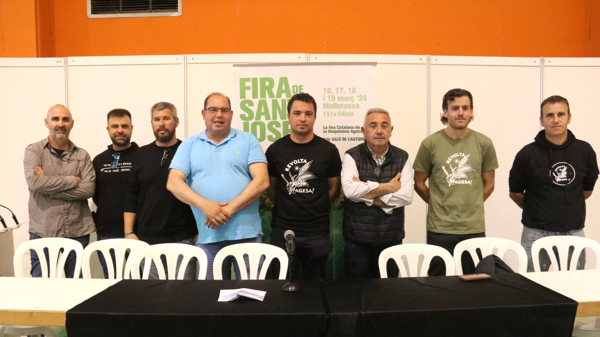 Los representantes de las principales asociaciones agrícolas de Ponent antes de la rueda de prensa en Mollerussa.