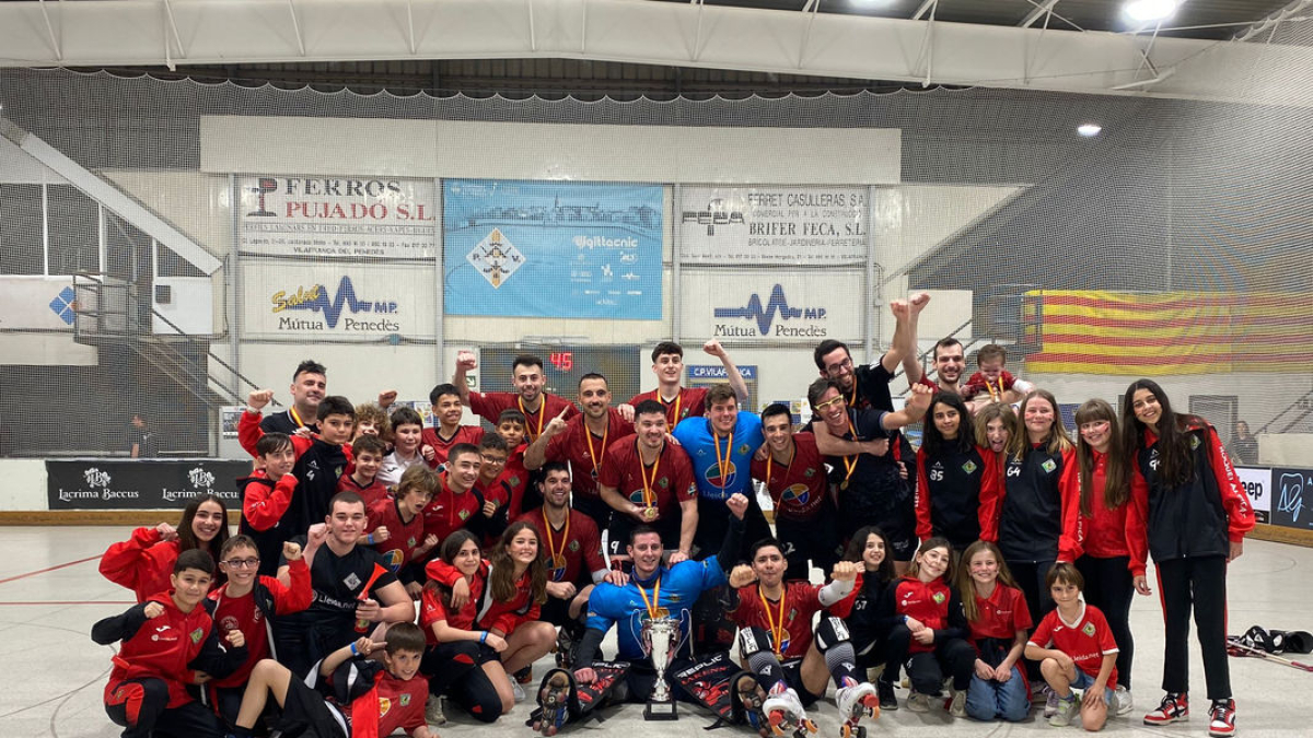 Los integrantes del primer equipo masculino y del Fem13, después de conquistar sus respectivos títulos de la Copa de la Princesa.