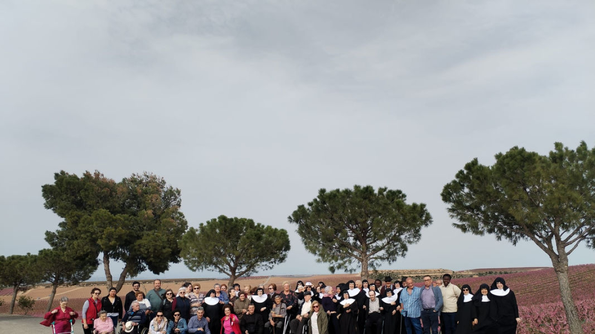 Foto de família de les dos congregacions. - A. AITONA