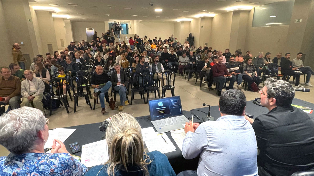Un moment de la primera assemblea ordinària prèvia a l’Aplec celebrada dimarts a Mercolleida. - MISSATGES