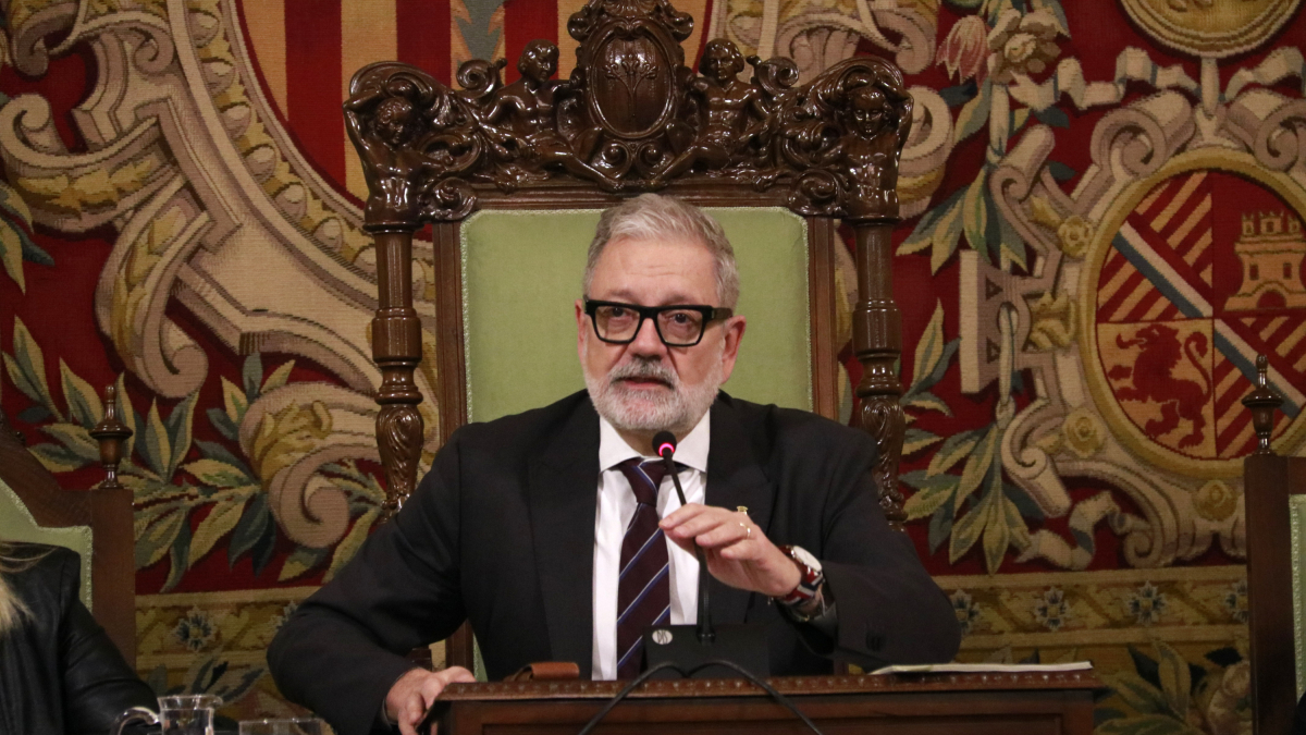 L'alcalde de Lleida, Fèlix Larrosa, durant el ple de la Paeria de Lleida