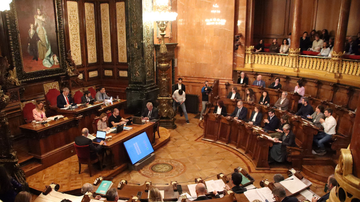 Un moment del ple que l’ajuntament de Barcelona va celebrar ahir per votar els pressupostos. - ACN