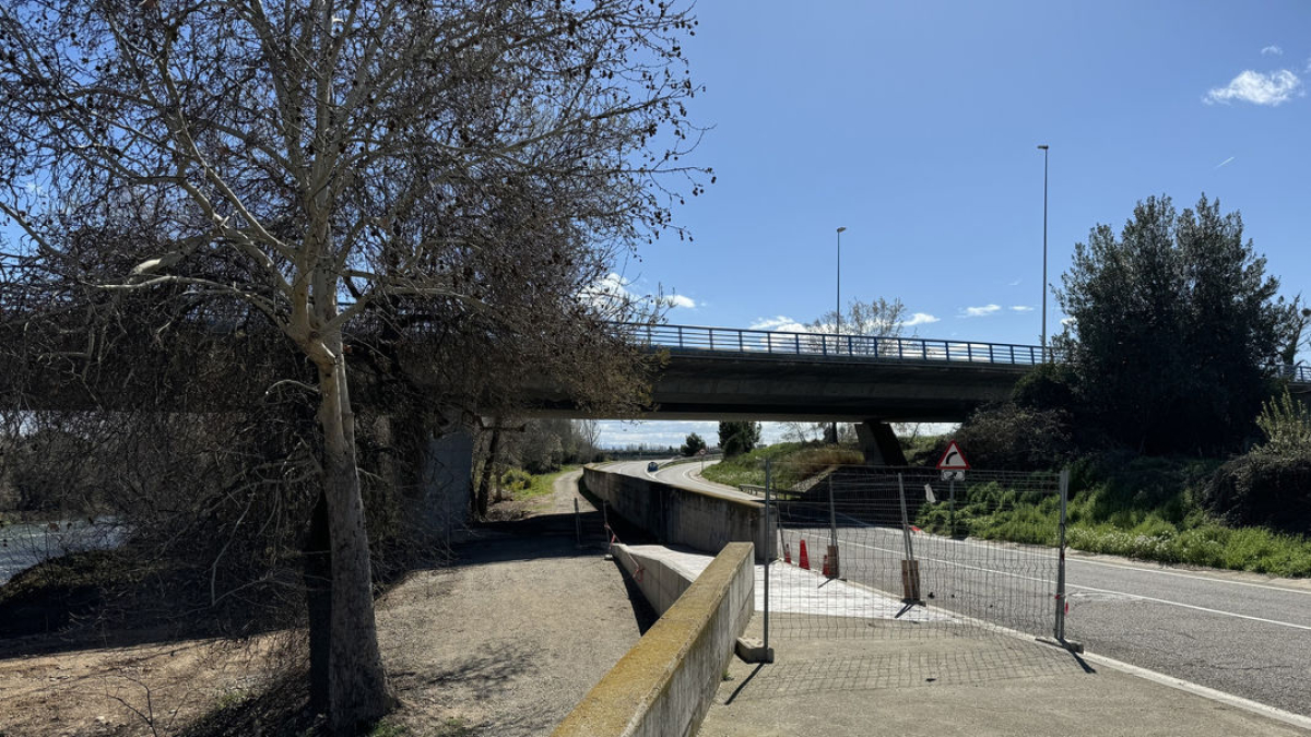 La rampa de acceso a la ribera del Segre en Balaguer. - P. B