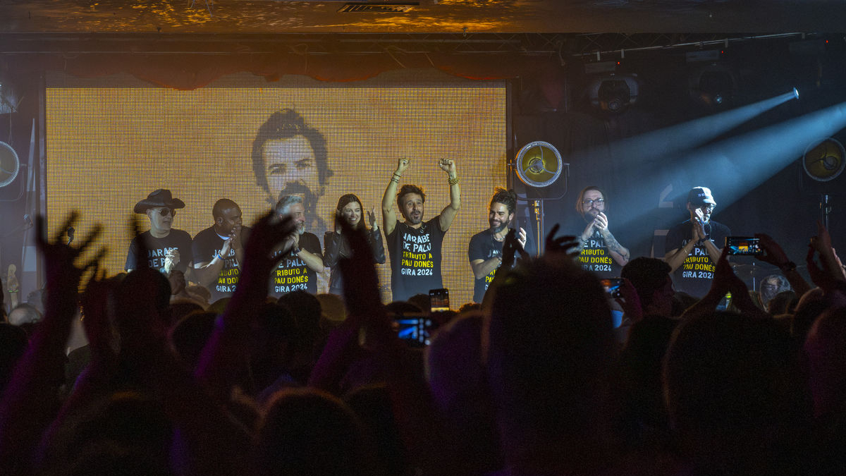 La sala Cotton de Lleida vibró la noche del viernes con el recuerdo musical al cantante Pau Donés. - RAFA ARIÑO