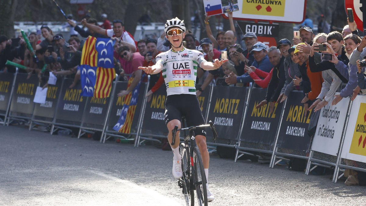 El esloveno entrando en la meta como ganador en solitario. - EFE/ QUIQUE GARCÍA