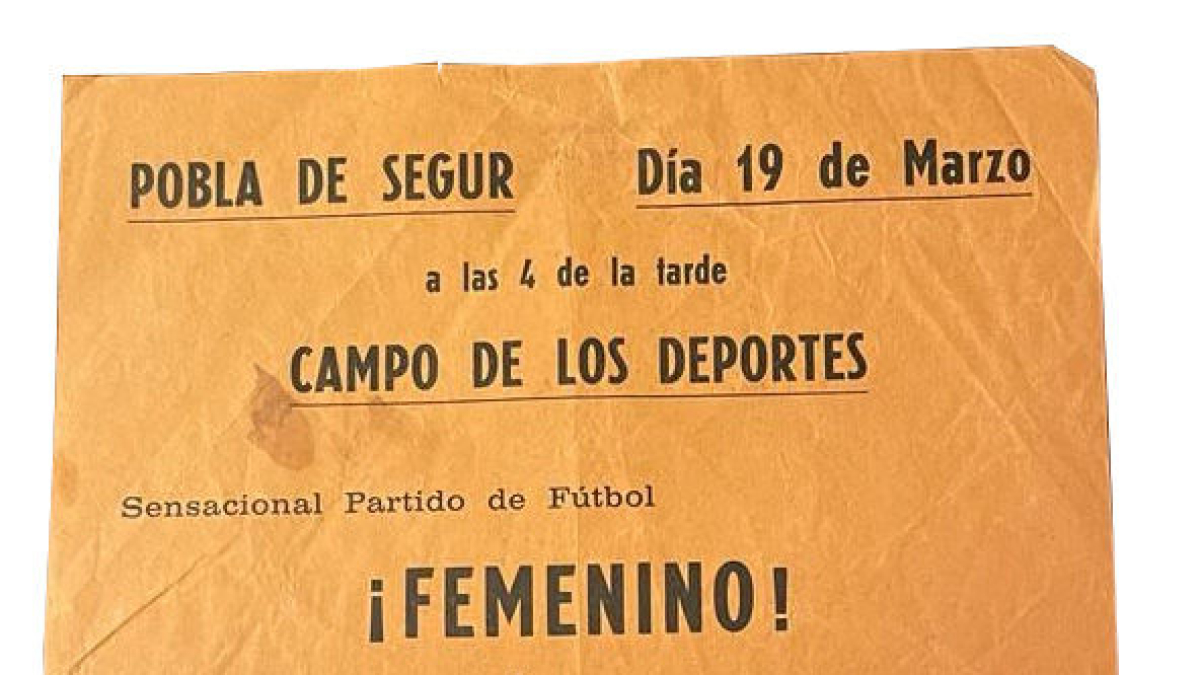 Las jugadoras y su entrenador volvieron a reencontrase y se atrevieron a dar algunos pases de pelota. - CEDIDA