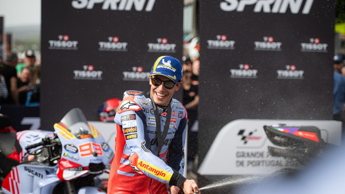 Marc Márquez celebra su primer podio con Ducati tras ser segundo en la carrera sprint de Portugal. - GRESINI RACING