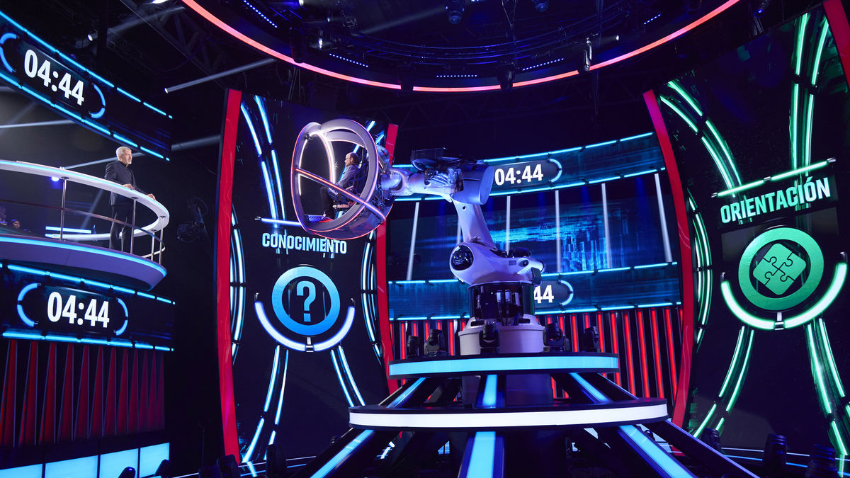 Sobera dirigirà les preguntes als convidats asseguts a la càpsula. - MEDIASET