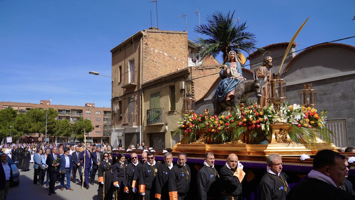 Esterri d’Àneu. Tradicional benedicció de palmes i branques d'olivera a l’església de Sant Vicenç. - EDGAR ALDANA