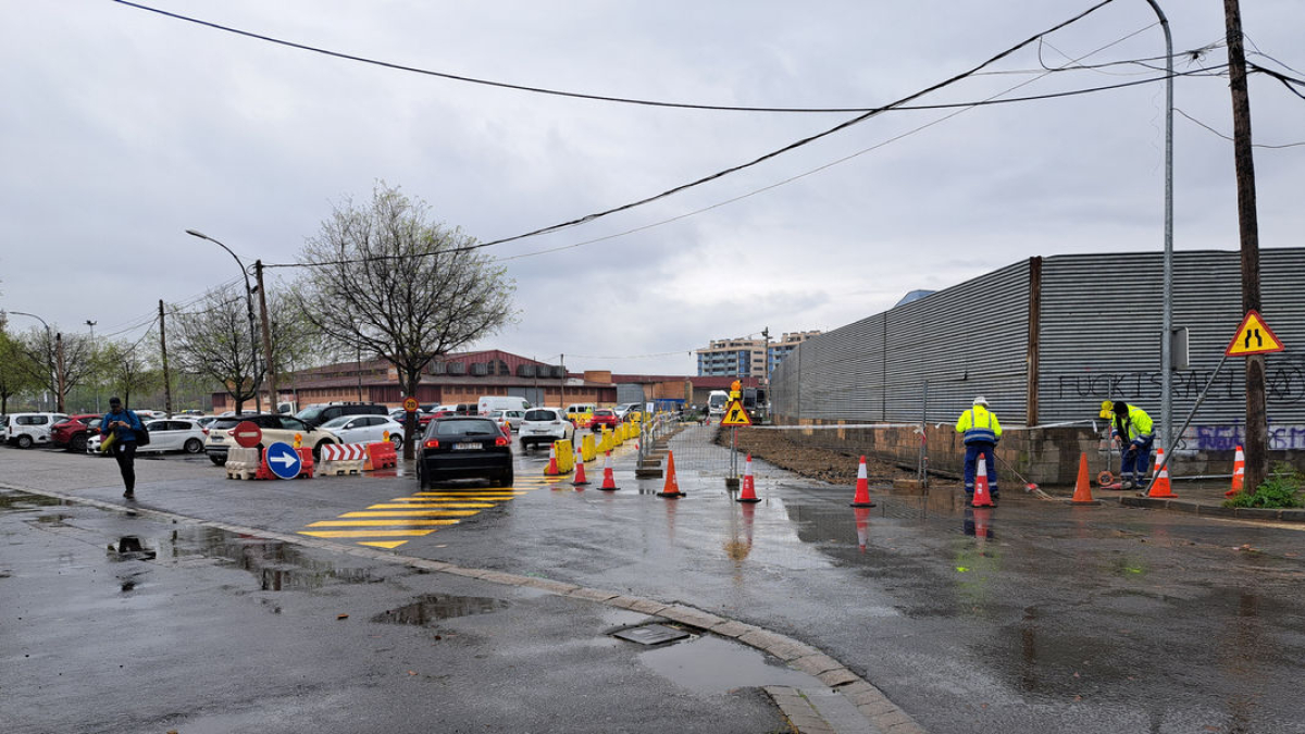 Nuevo paso para vehículos en la Fira por las obras en la acera - S COSTA D