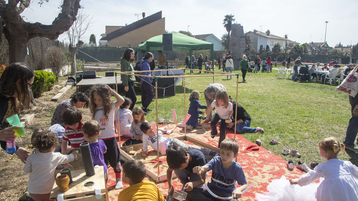 Tallers i jocs van fer dissabte les delícies dels més petits a Bellpuig. - LAIA PEDRÓS