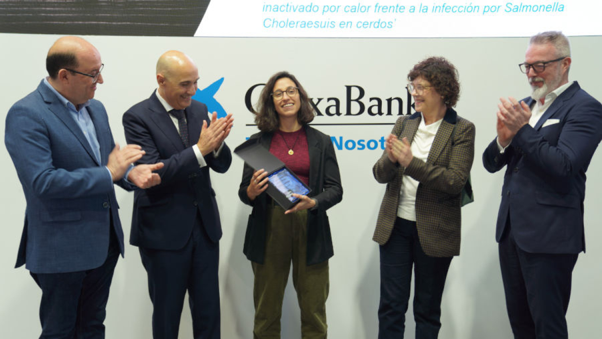 Moment de l’entrega del guardó a la guanyadora. - CÀTEDRA AGROBANK UDL