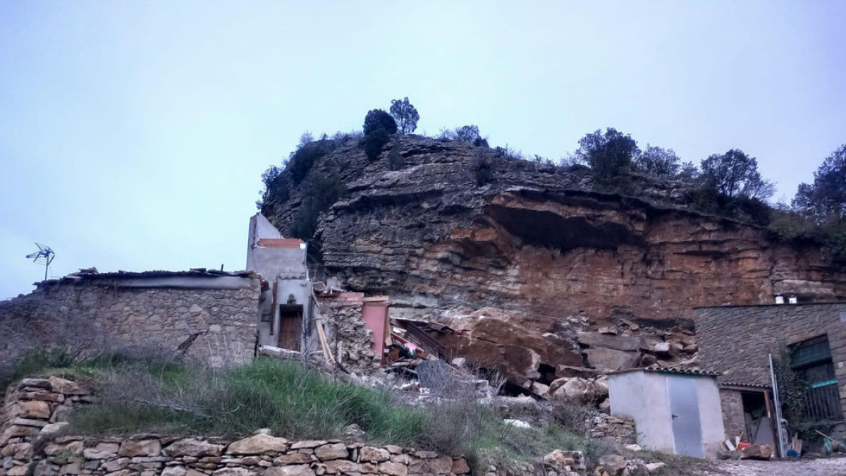 Un dels trams del pendent que van caure sobre un habitatge. - AJUNTAMENT DE TREMP