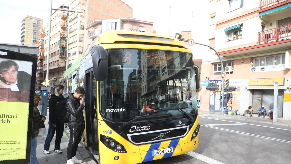 La línea 8 sale del apeadero de la avenida Madrid y recorre el Clot, Balàfia y el Pla de Gualda. - MAGDALENA ALTISENT