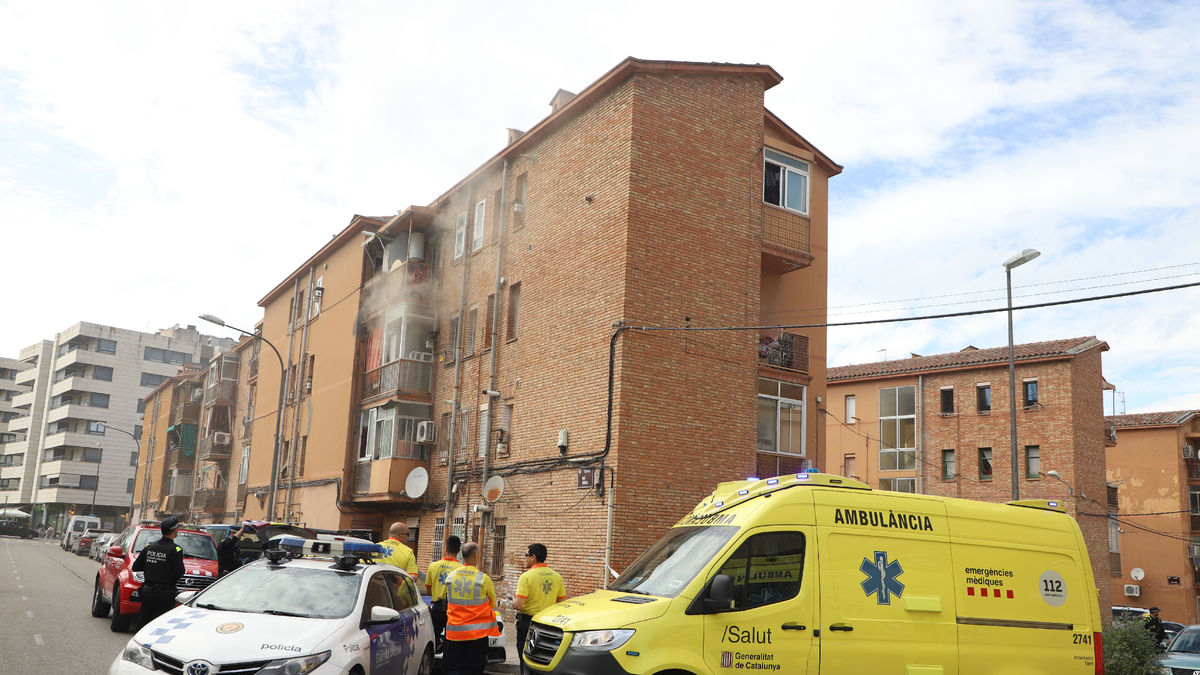 Sofocan un incendio en la cocina de un piso de los bloques Grup Voravia - MAGDALENA ALTISENT