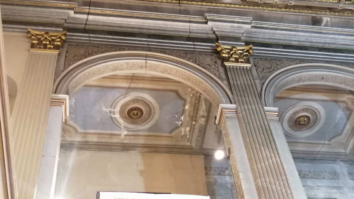 Algunas de las grietas que se aprecian en el interior. - S.E.