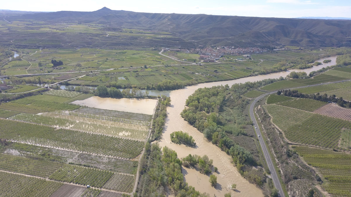 Les finques inundades (a l’esquerra de la imatge) a la zona de l’Aiguabarreig a vista de dron. - E.B.