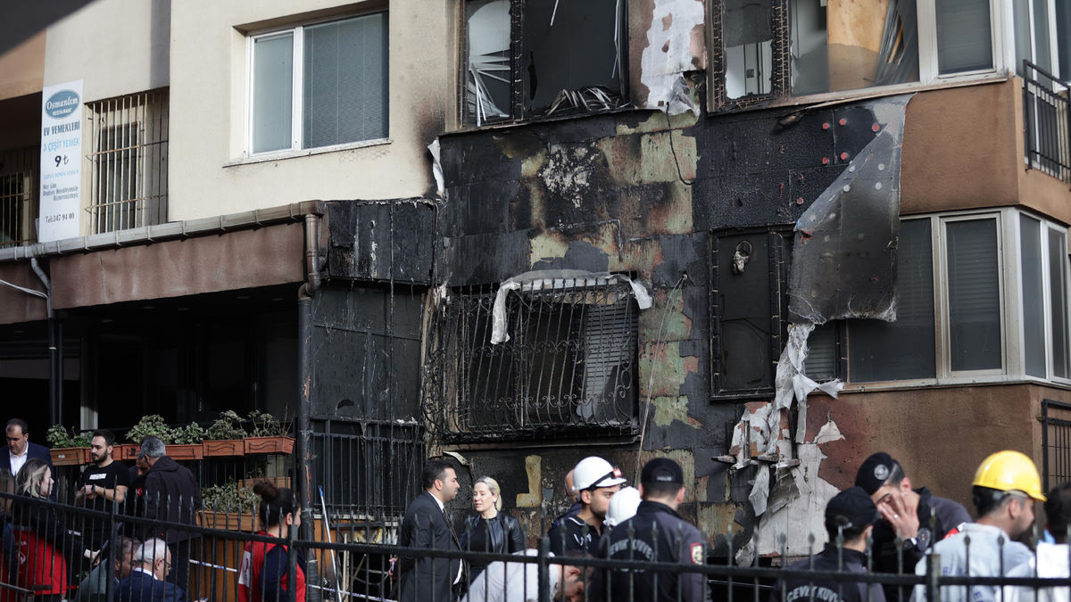 El local es trobava en obres i els morts són treballadors. - EFE/EPA/ERDEM SAHIN