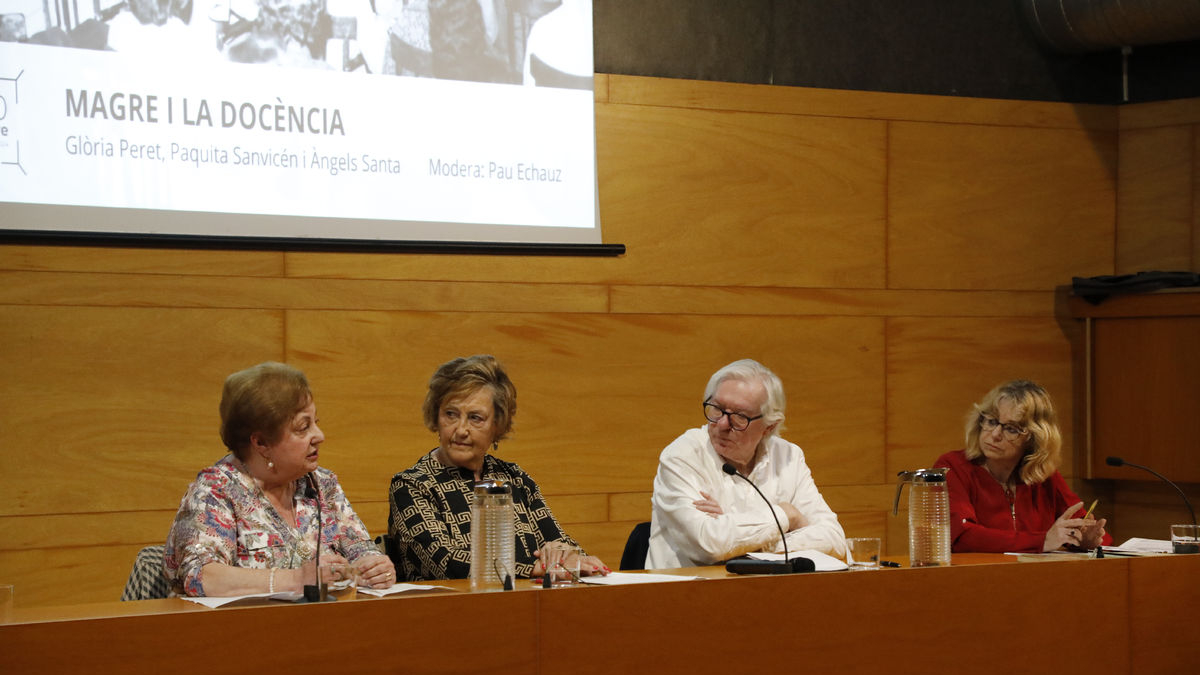 Àngels Santa, Glòria Peret, Pau Echauz i Paquita Sanvicén, ahir en el primer debat dels tres previstos. - AMADO FORROLLA