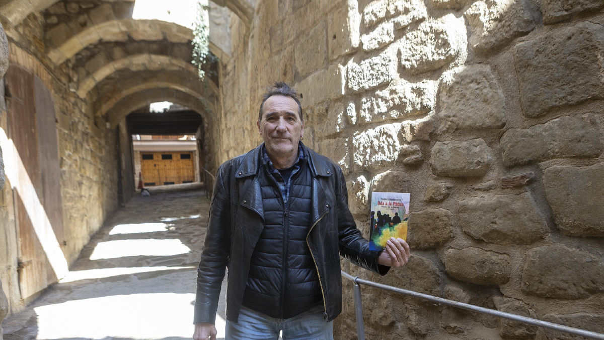 «El llibre és una excusa per entrar als pobles i parlar del país» - XAVIER SANTESMASSES