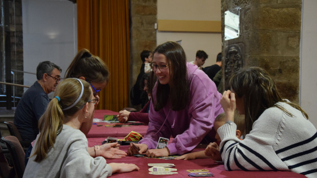 La Sala de Sant Domènec va acollir ahir les primeres partides. - C. SANS