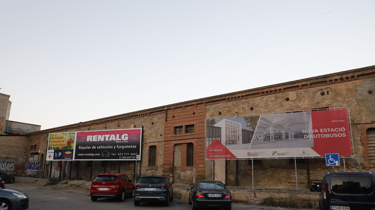 Vista de la zona en la que se hará la nueva estación de buses de Lleida, en los Docs y junto a la de trenes. - SEGRE