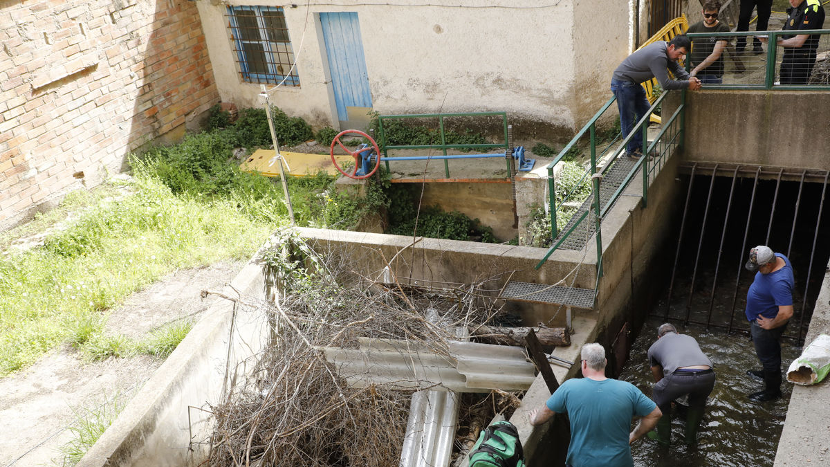 Imatge de divendres passat, quan es va tallar l’aigua a Balaguer. - AMADO FORROLLA