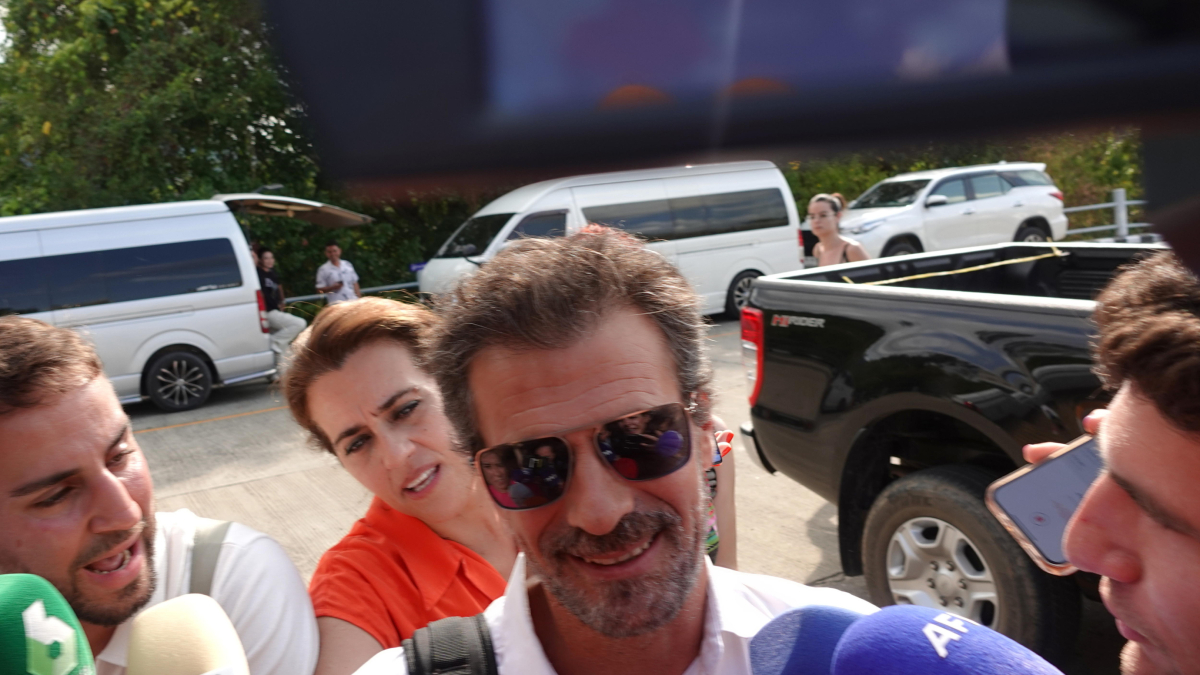 El actor Rodolfo Sancho, padre de Daniel Sancho, a la llegada al lugar donde se juzga a su hijo en Tailandia por presunto asesinato.