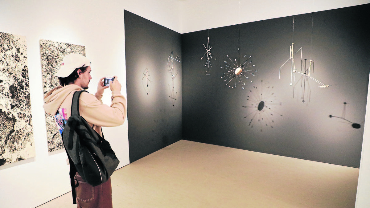 Obras de Ton Sirera (izquierda) y Leandre Cristòfol, dos de los nombres propios del museo. - AMADO FORROLLA