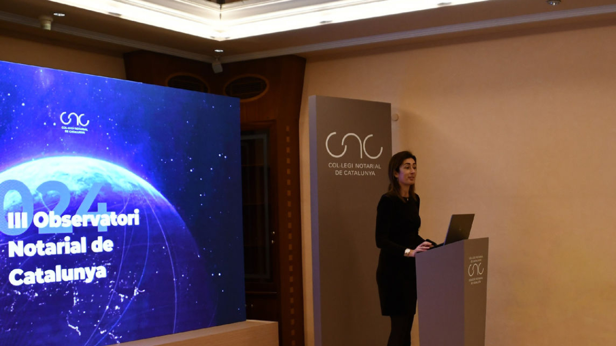 La vicedecana del Col·legi Notarial de Catalunya, Raquel Iglesias, ayer en la presentación de los datos. - COL·LEGI NOTARIAL DE CATALUNYA