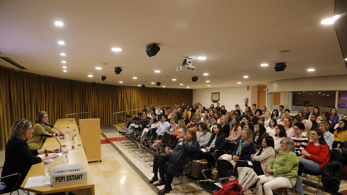 La XIX Jornada d’Immunitzacions de Lleida es va celebrar ahir a l’Aula Magna de Medicina de la UdL. - AMADO FORROLLA