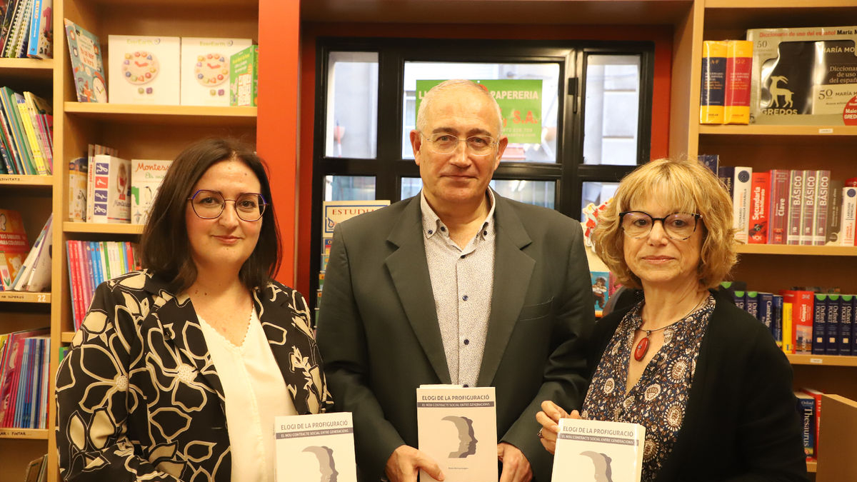 Anna Sàez; el autor, Fidel Molina-Luque, y Paquita Sanvicén. - MAGDALENA ALTISENT