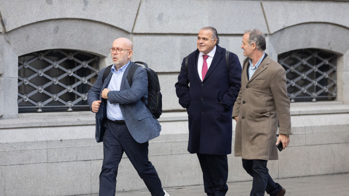 El principal abogado de Puigdemont Gonzalo Boye, a su llegada a los tribunales en noviembre. - EDUARDO PARRA / EUROPA PRESS