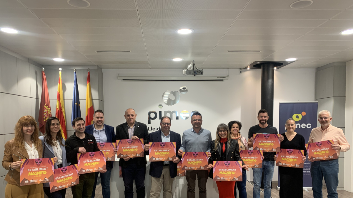 Llaràs, Salvador|salvador i Solsona al costat de|juntament amb representants d’associacions de comerciants de Lleida.