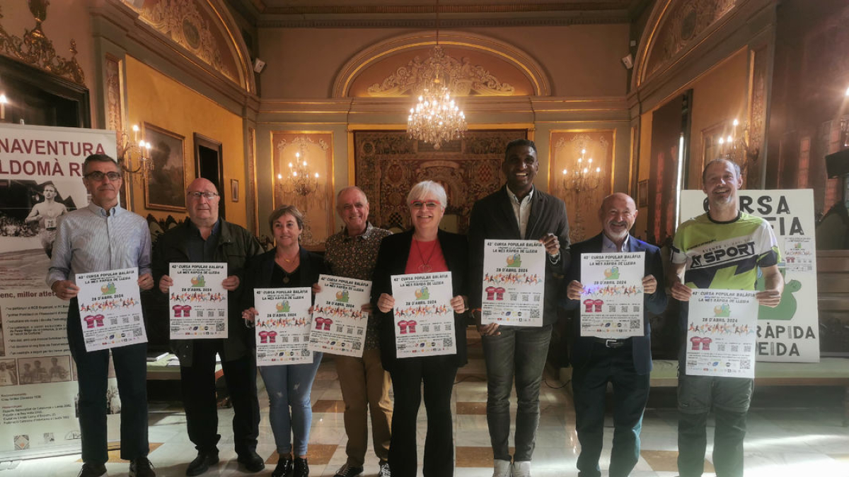 Representantes municipales y de la Cursa de Balàfia, en la presentación ayer en la sala de plenos. - X.P.