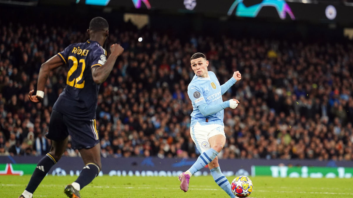 Foden falla el remate ante Rudiger, que fue quien selló la clasificación del Madrid en los penaltis. - EUROPA PRESS