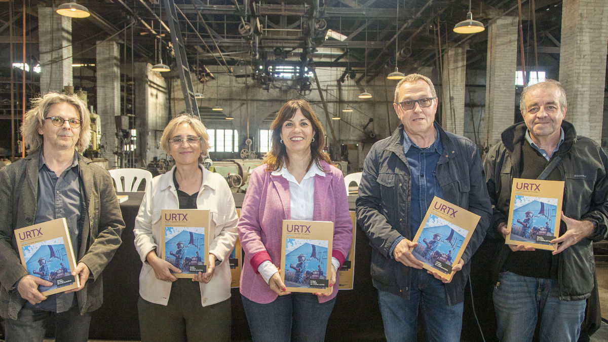 Nova revista ‘Urtx’ ■ El Museu Trepat de Tàrrega va ser dijous el marc de la presentació del número 38 d’Urtx, Revista d’Humanitats de l’Urgell, amb un dossier dedicat a les dones en àmbits com la història de l’art o la ciència, i ... - LAIA PEDRÓS