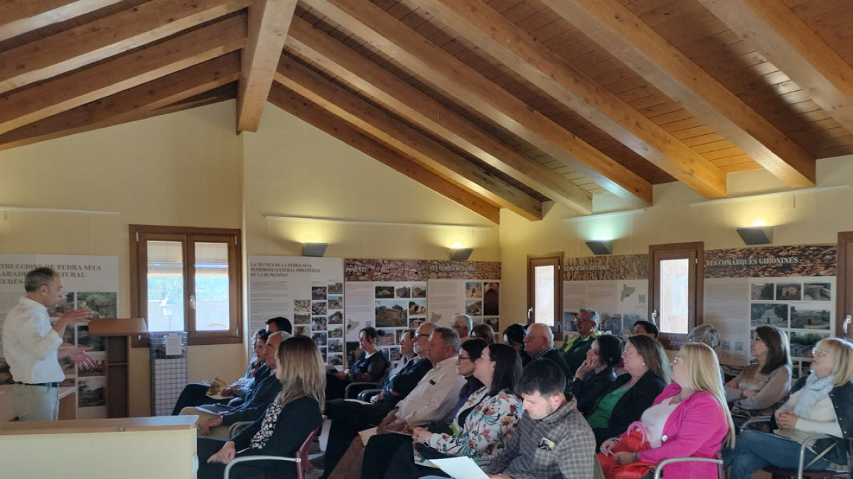 Els assistents a la jornada que es va celebrar ahir a Torrebesses. - T. CONTRERAS