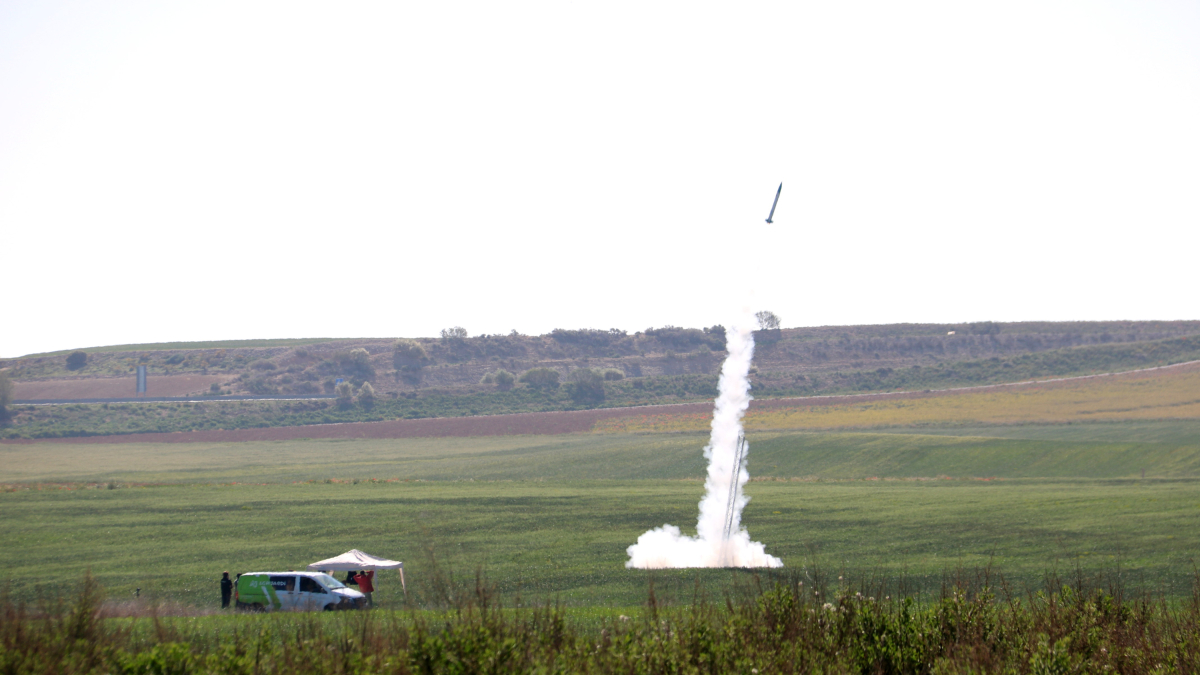 Enlairament del primer coet participant del CanSat a l'aeroport de Lleida-Alguaire
