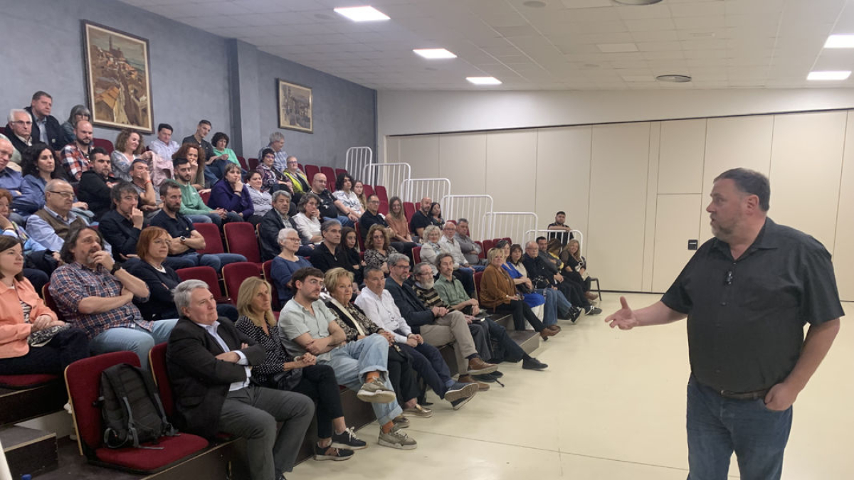 Oriol Junqueras va tancar l’entrega de premis a Almenar amb un discurs sobre la batalla del 1710. - MARC CARBONELL