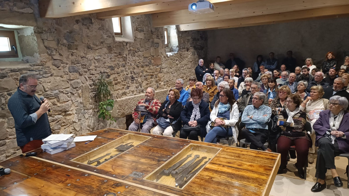 La presentación llenó la sala de actos de Cal Gassol. - AJUNTAMENT D’ANGLESOLA