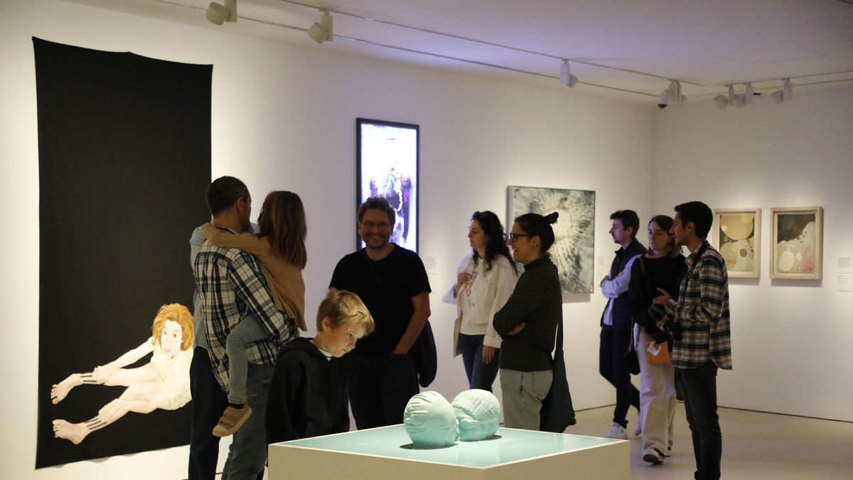 Visitants ahir al nou Morera, un equipament que està rebent públic de totes les edats. - AMADO FORROLLA