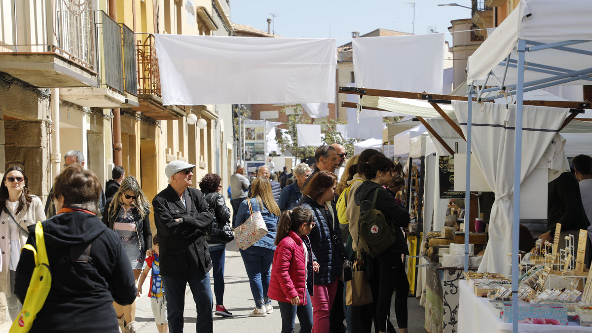Cientos de personas asistieron a la 15 edición de Net, feria del jabón y la cosmética natural de Montgai. - AMADO FORROLLA