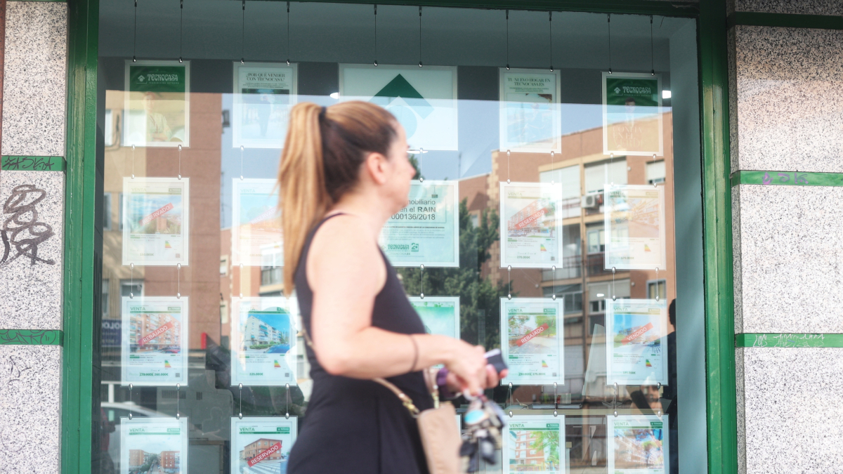 Escaparate de una inmobiliaria en Madrid.