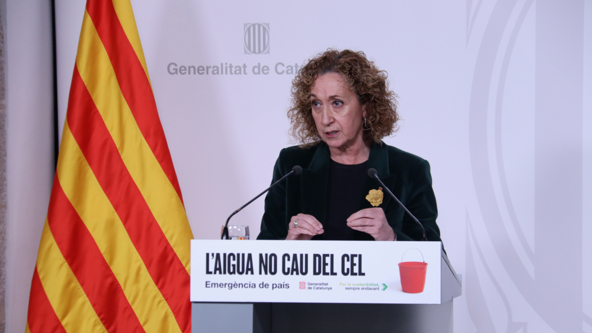 La consellera de Territorio, Ester Capella, en una atención a los medios.